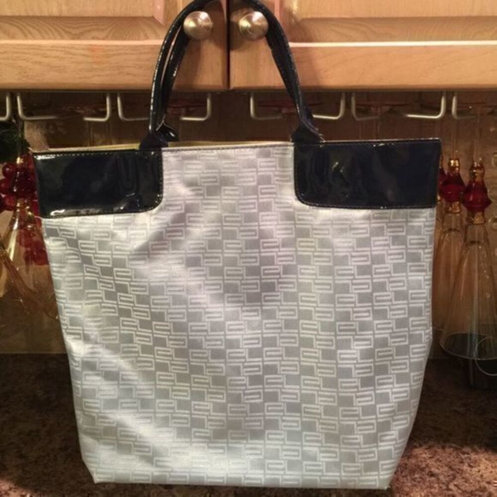 Light blue large tote with navy accent